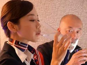Ánh mắt khát dục của cô cháu gái cấp 3 vú khủng