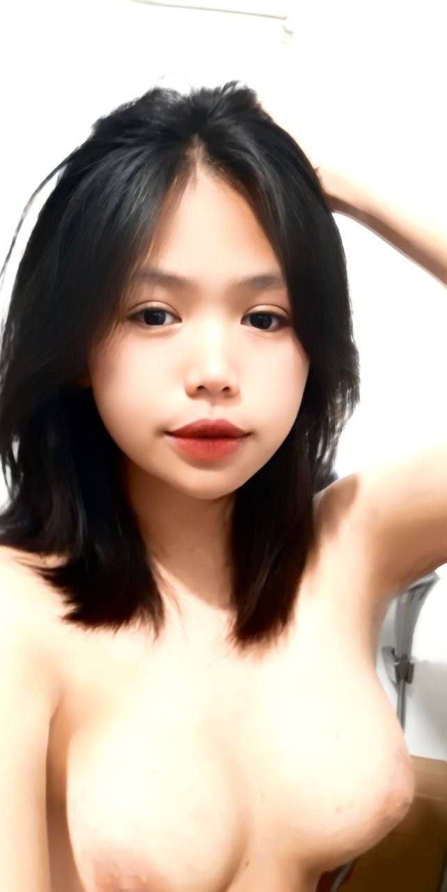 Câu lạc bộ đam mê đọc sách nhưng có gì đó sai sai