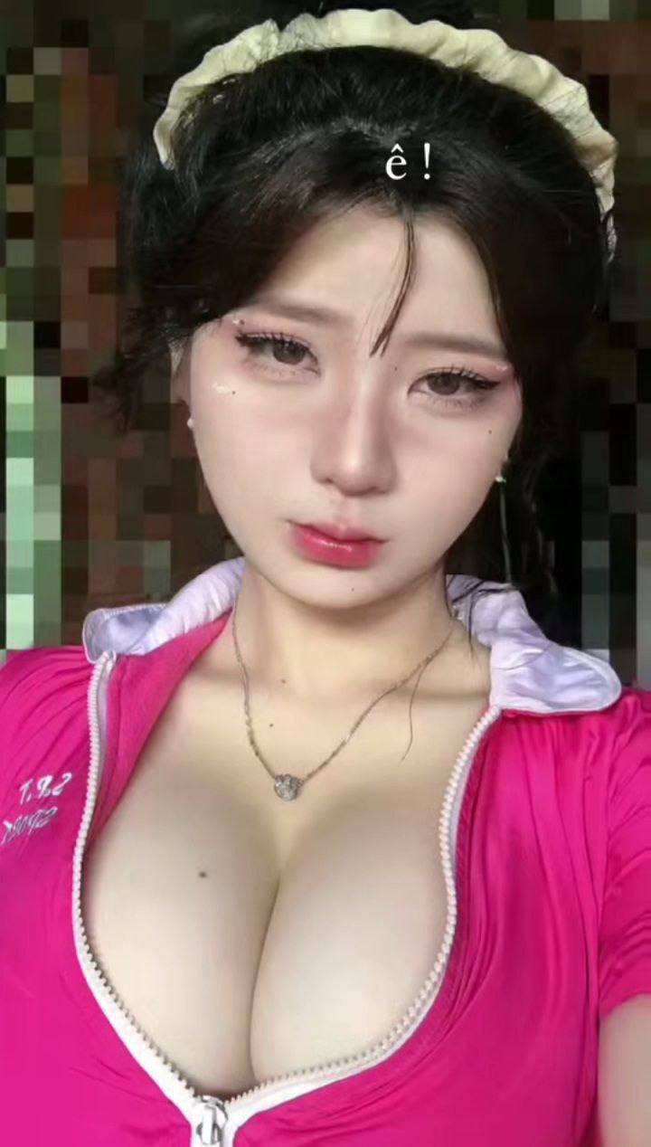 MMUS-068-C Cô gái xinh đẹp khiêu khích quỷ nhỏ