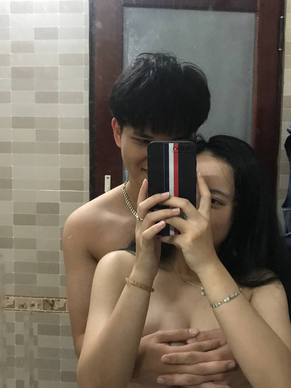 Lan Châu, quan hệ với một cô gái trẻ bằng tất