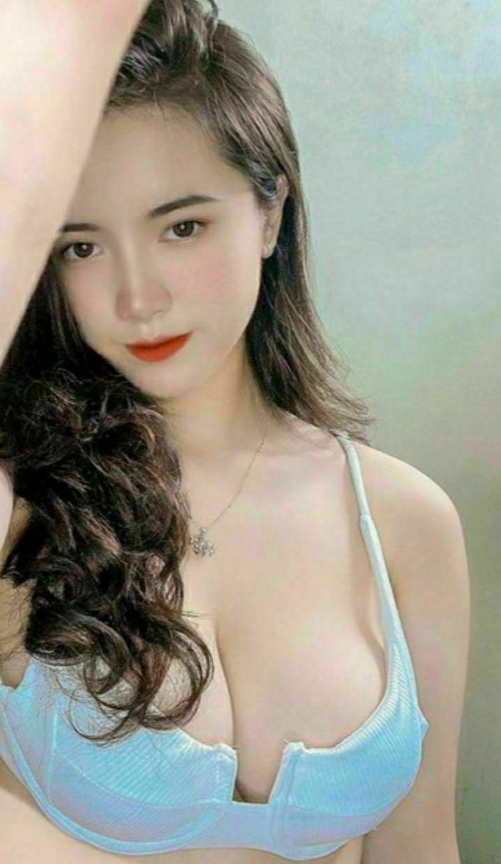 #Cảm giác thật tuyệt khi bước vào ban công từ phía sau~